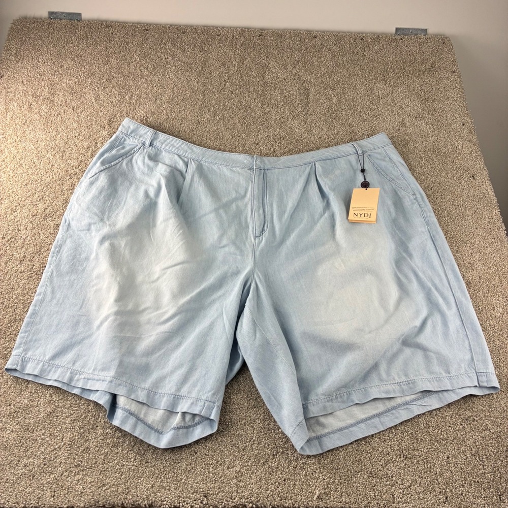 NWT NYDJ Women's‎ Relaxed Denim Shorts Plus Size 28W Light Wash Pleated Front